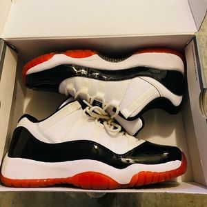 Jordan 11 Retro Low
Concord Bred